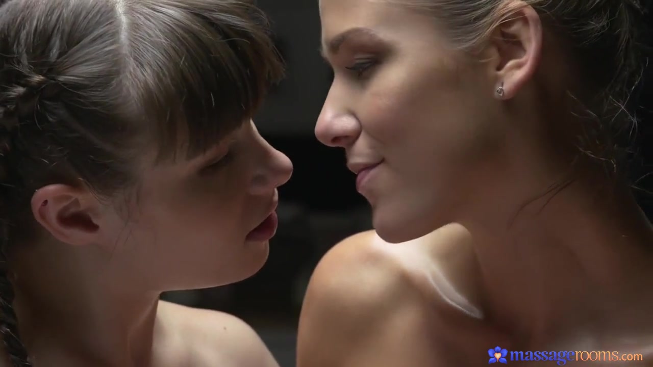 Luna Rival And Alexis Crystal - Lesbians Alexis & Luna Getting Each Other Off During A Massage Therapy