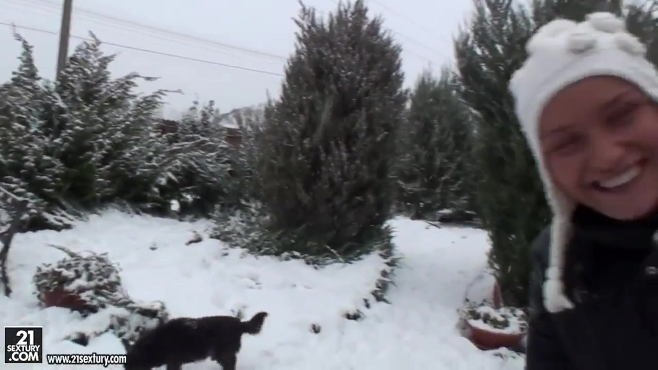 Babe Kathia Nobili gets filmed on snow