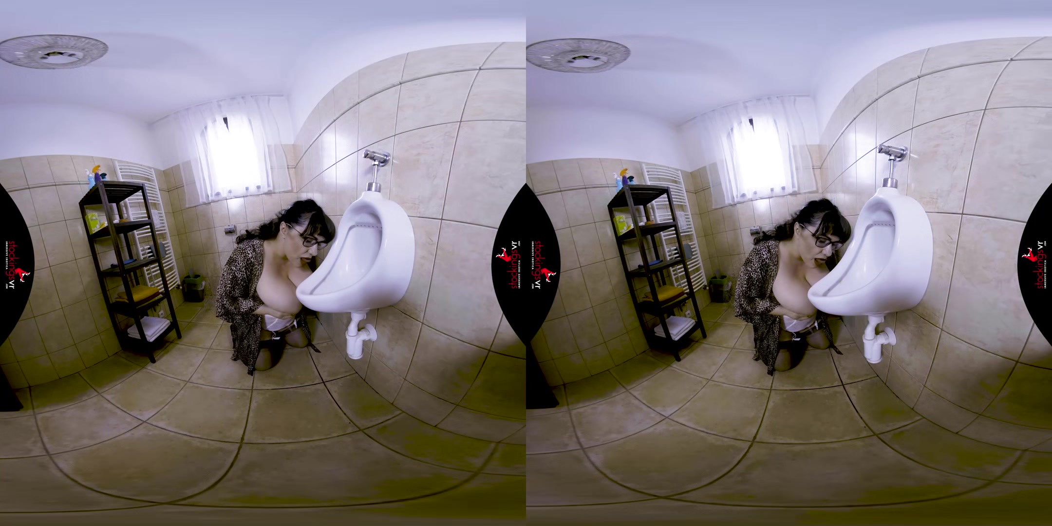 Pissing starring Mistress Sarah