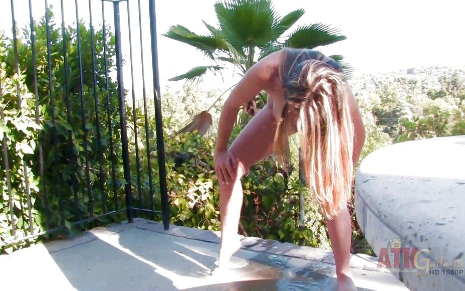 Staci Silverstone takes a while to work up the nerve to pee.