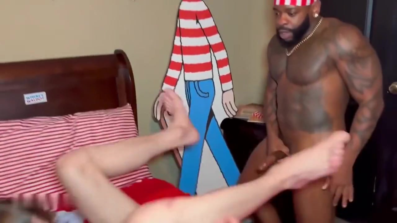 Beautiful Light-haired Bum Chum Gets Plumbed By A Black Santa Claus - Spikey Dee
