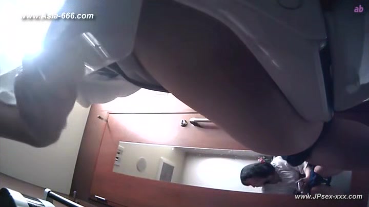 peeping Korean restaurant toilet.15
