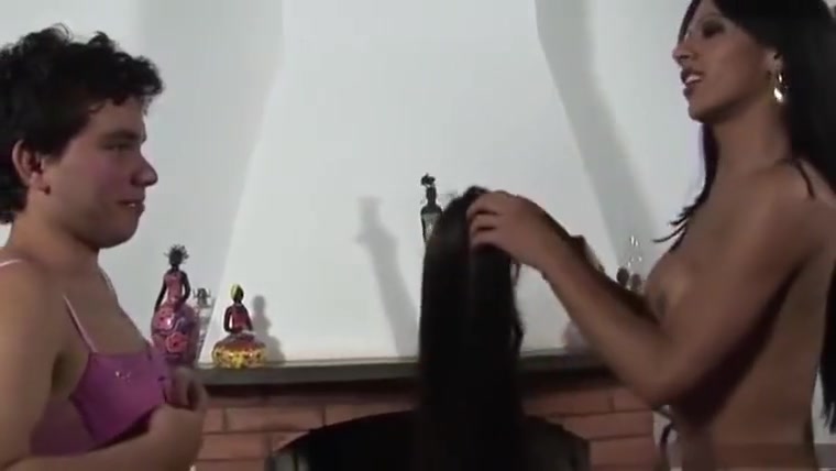 Nicolly Navarro fucks her new toy