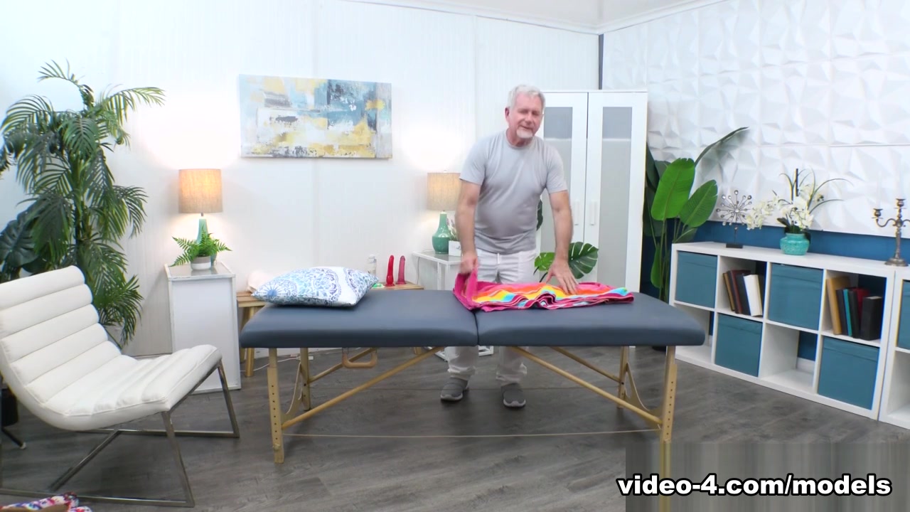 Lady Lynn in Raunchy Massage for a Mature BBW - JeffsModels