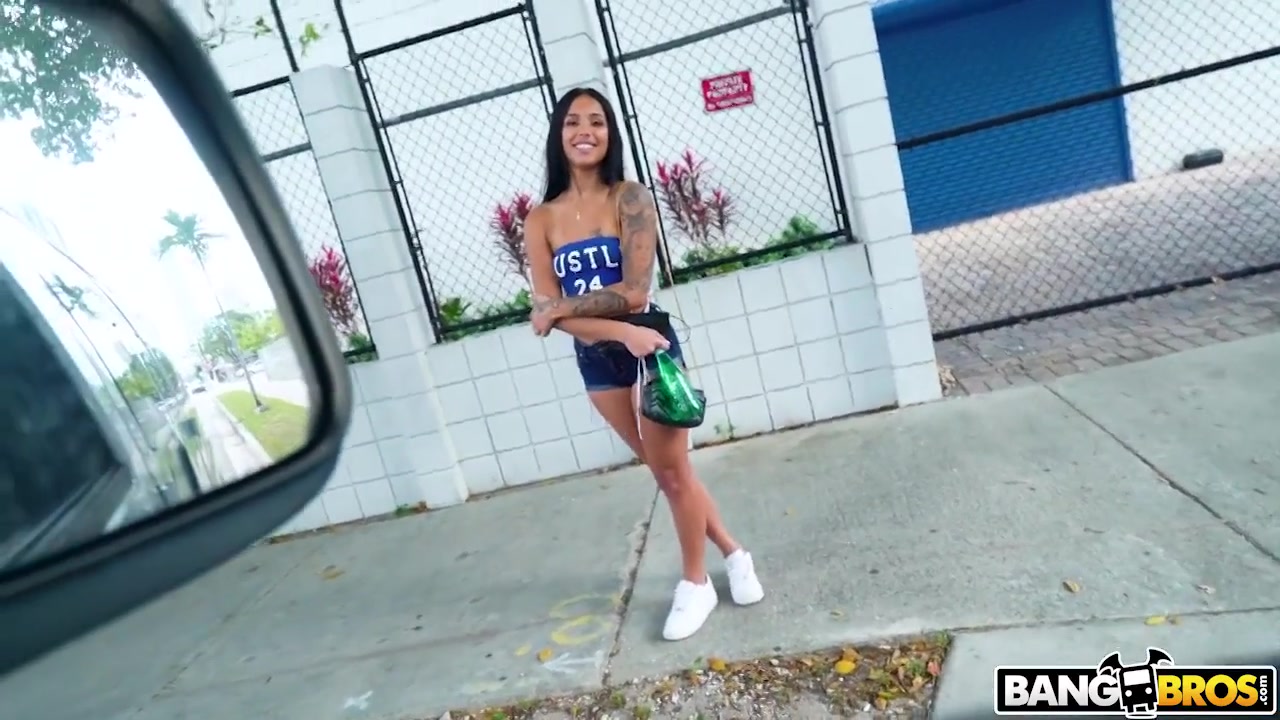 Colombian Baddie Fucks For Cash