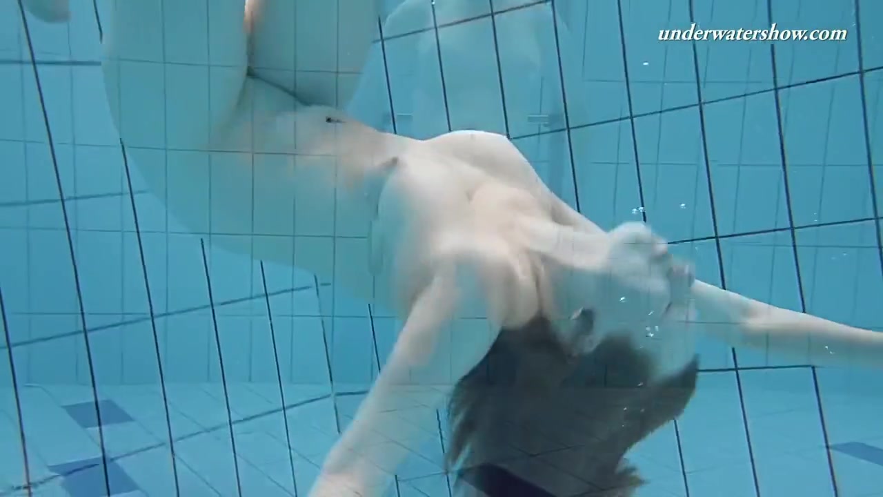Juicy Pussy Lenka Swimming
