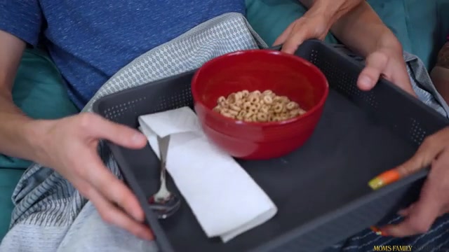 Stepmom And I Have Breakfast In Bed - S3:E3 - Momlover