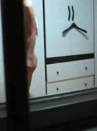 Skinny Japanese babe dresses in hot video