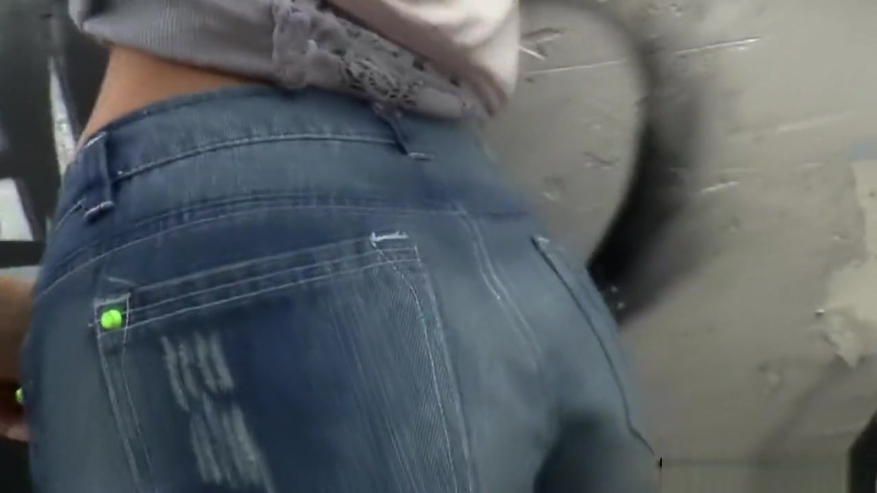Threeway tgirl cumguzzled