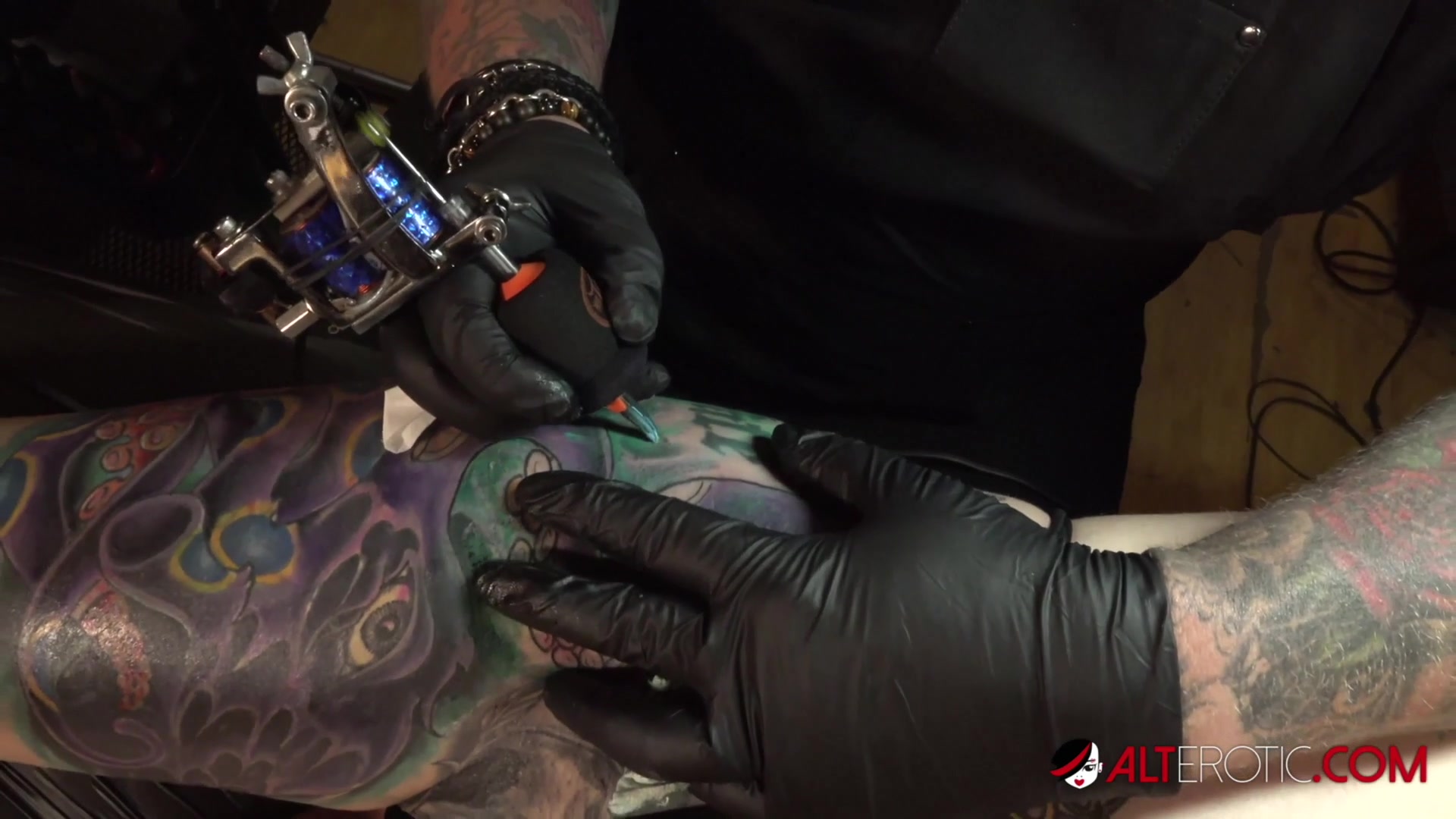 Marie Bossette Deals With a Very Painful Tattoo!