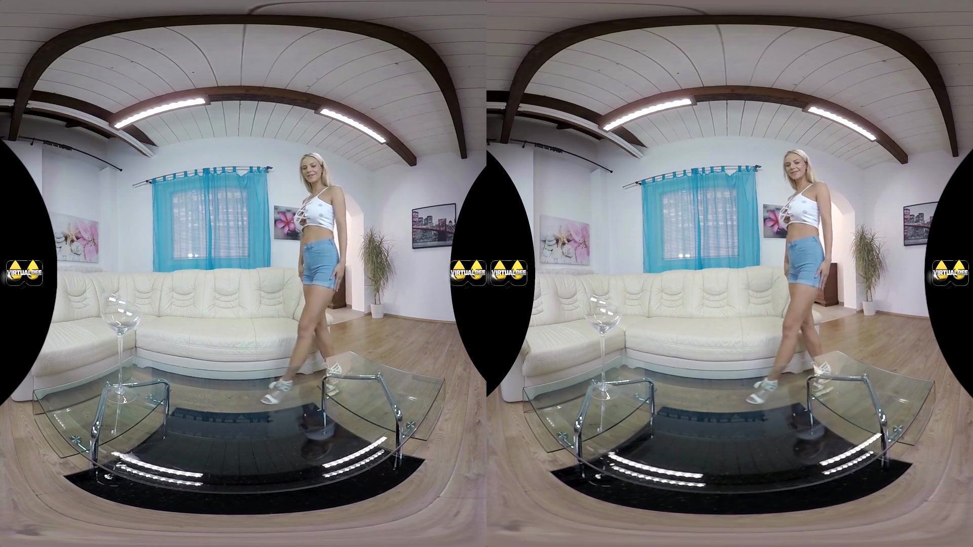 Natalie Cherie in Golden Shower - VirtualPee