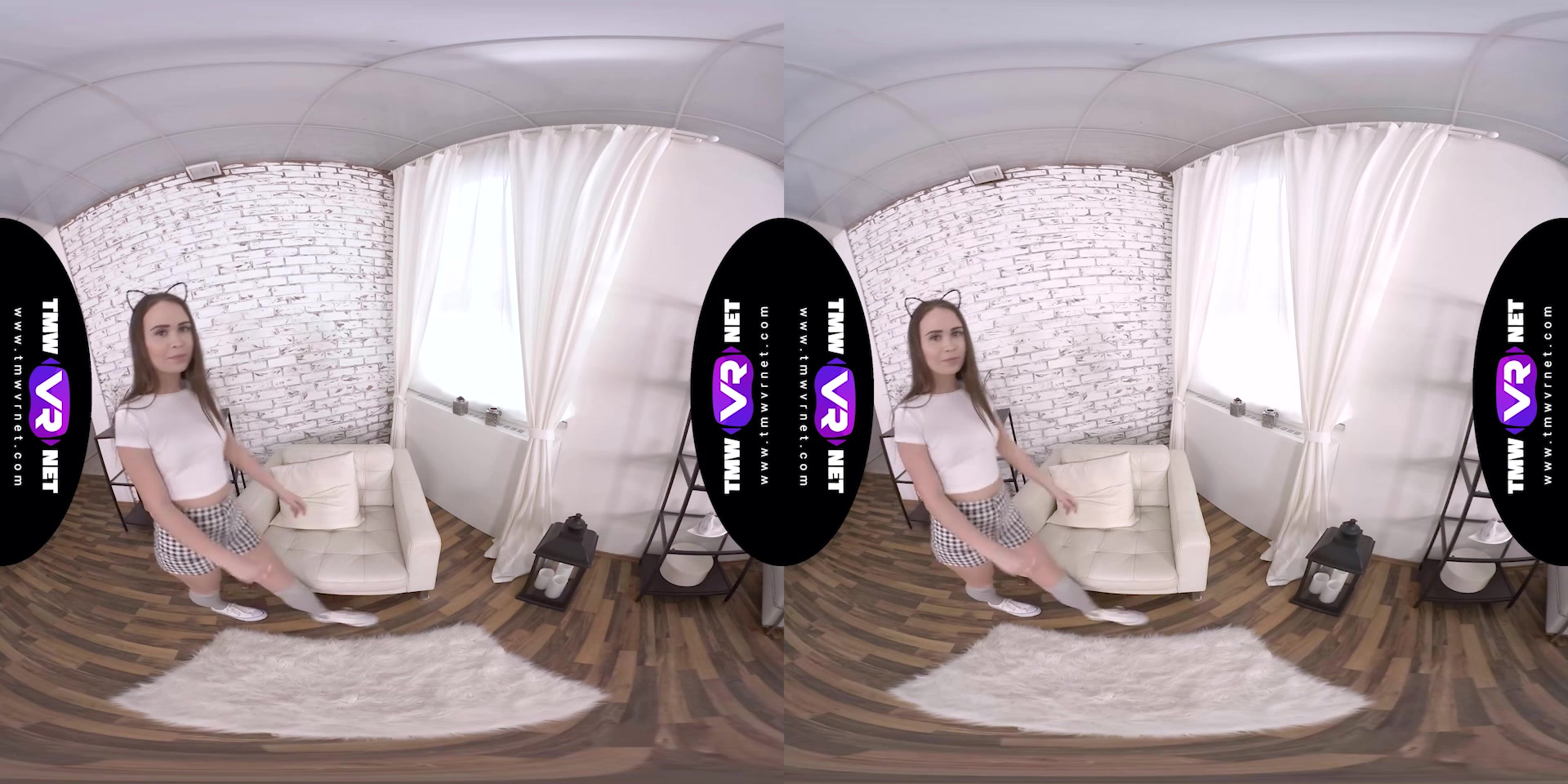 Cat ears on head, fingers on clit - TmwVRnet