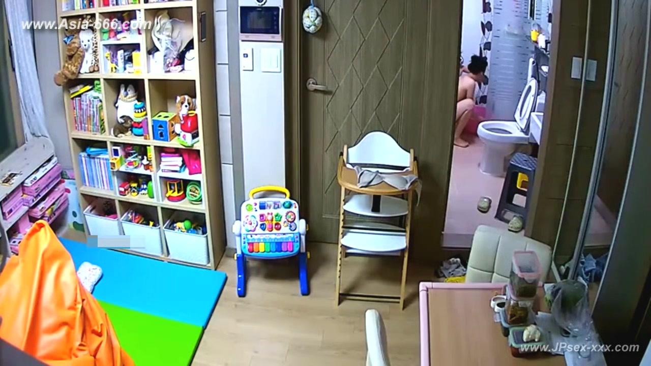 Hackers use the camera to remote monitoring of a lover's home life.545
