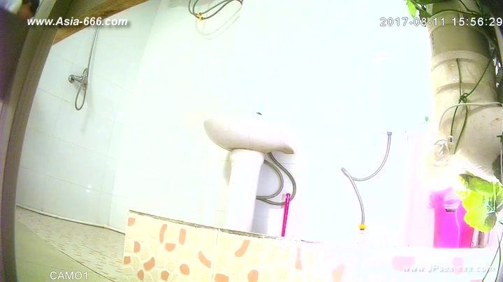 peeping chinese girls bathing.5