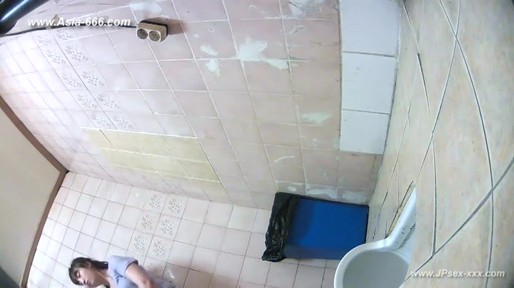 chinese girls go to toilet.62