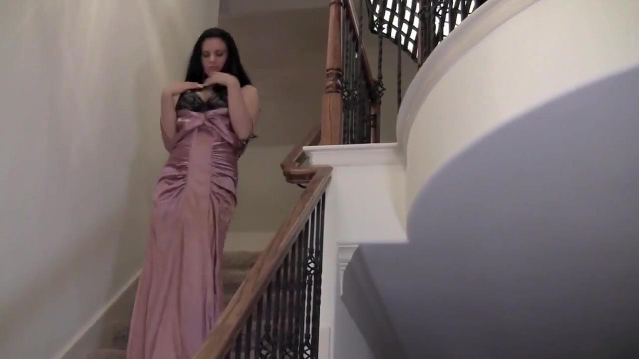 Busty Maralyn fucks her vibrator - AmateurSexClips