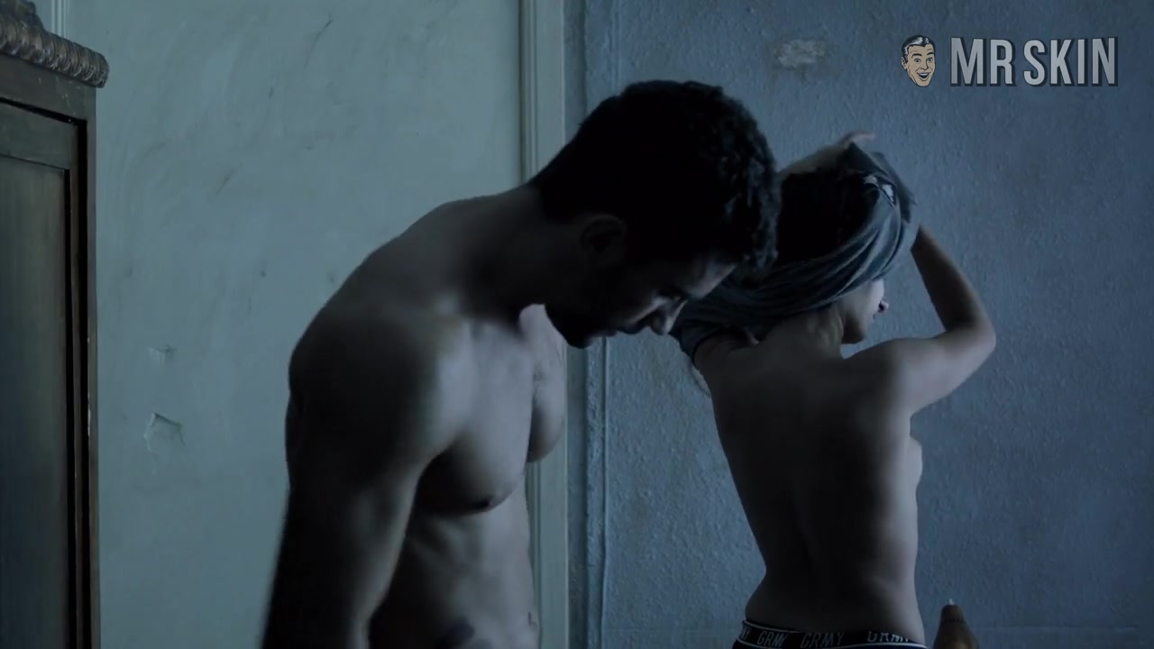 See Piper Perabo's Pair-a-boobs - Mr.Skin