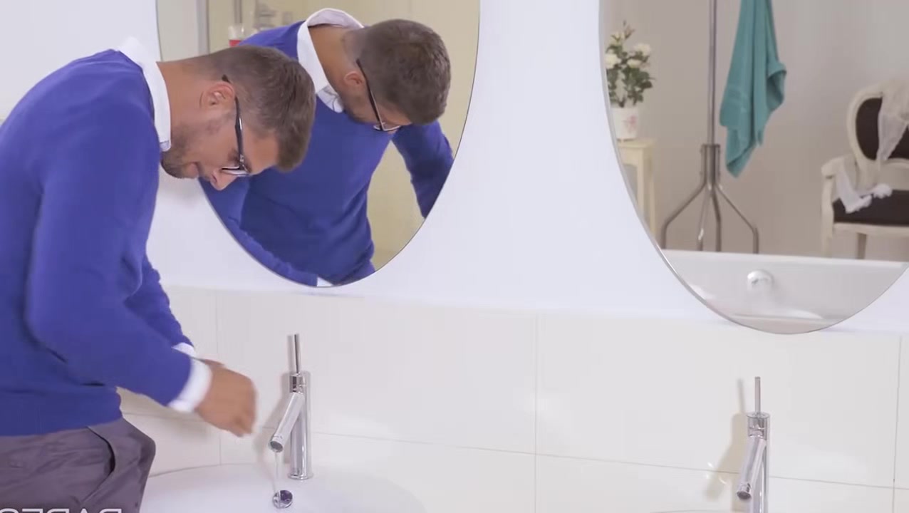 stepmommy in bathroom wants sex too