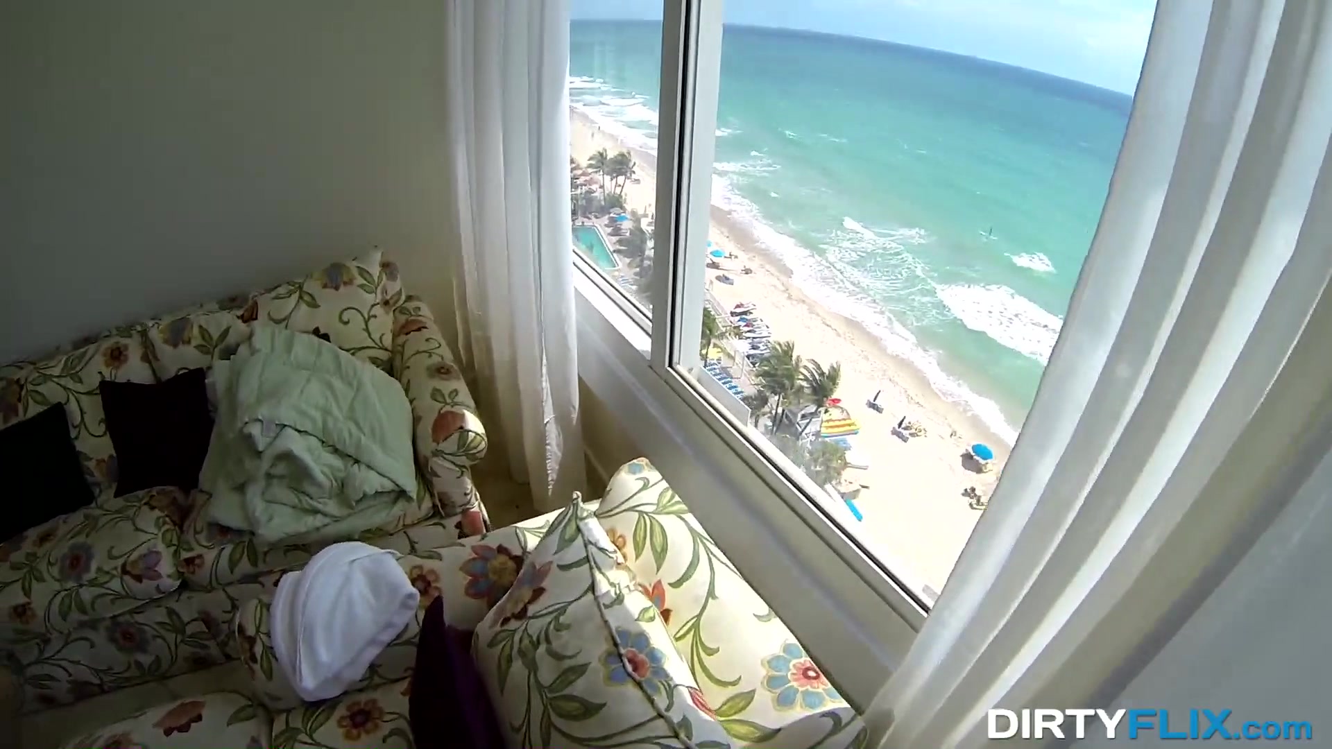 Dirty Flix - Fucking random vacation hottie