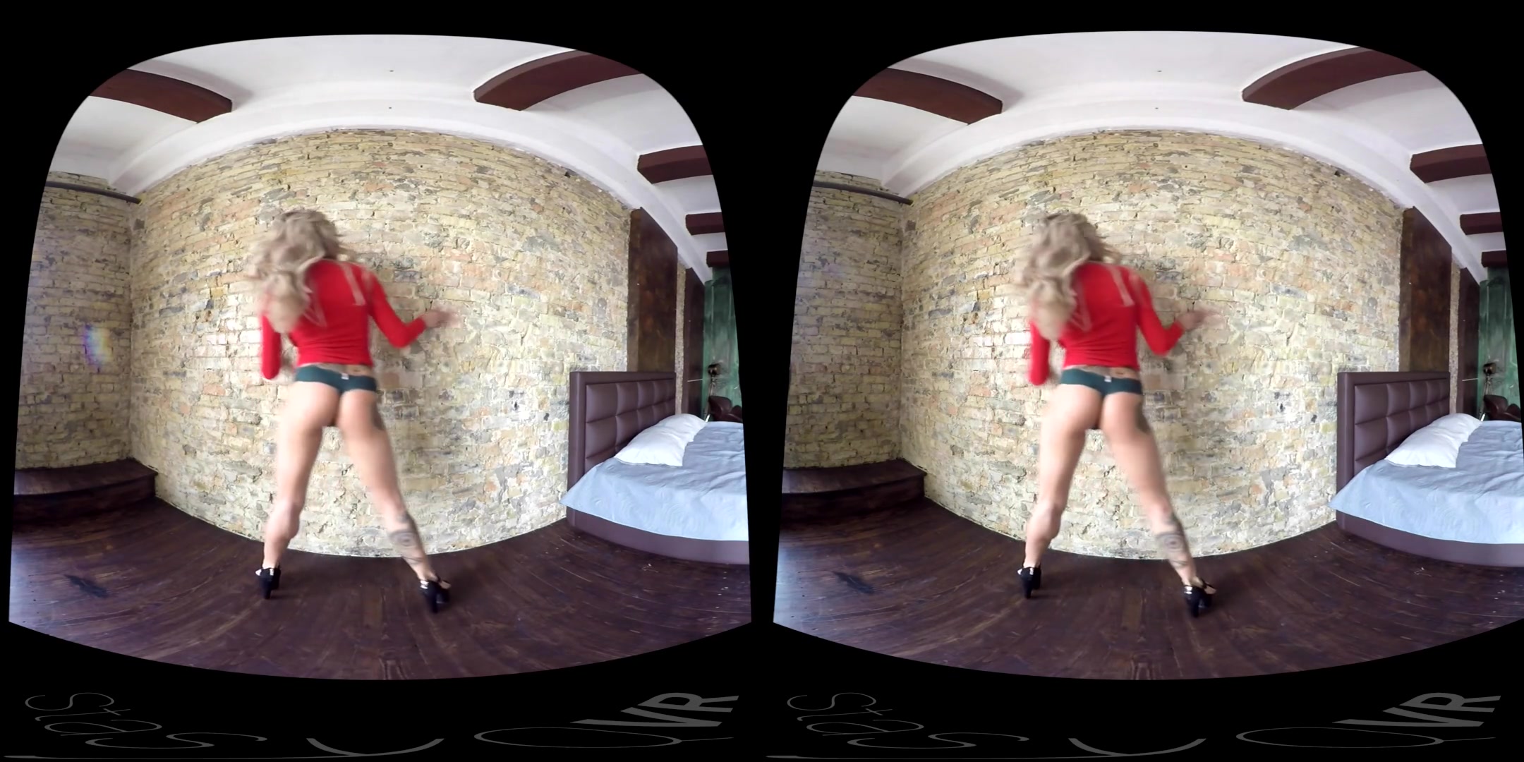 Blonde Striptease - StasyQVR