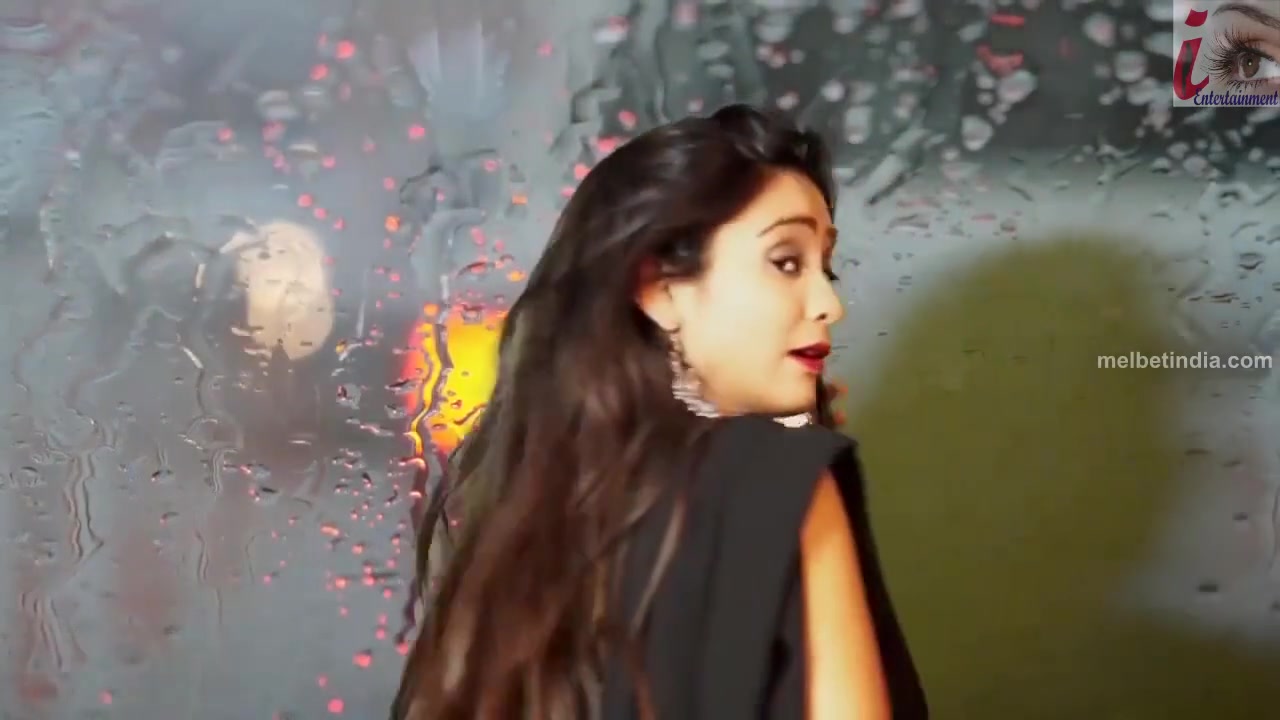 Black Saree Wali