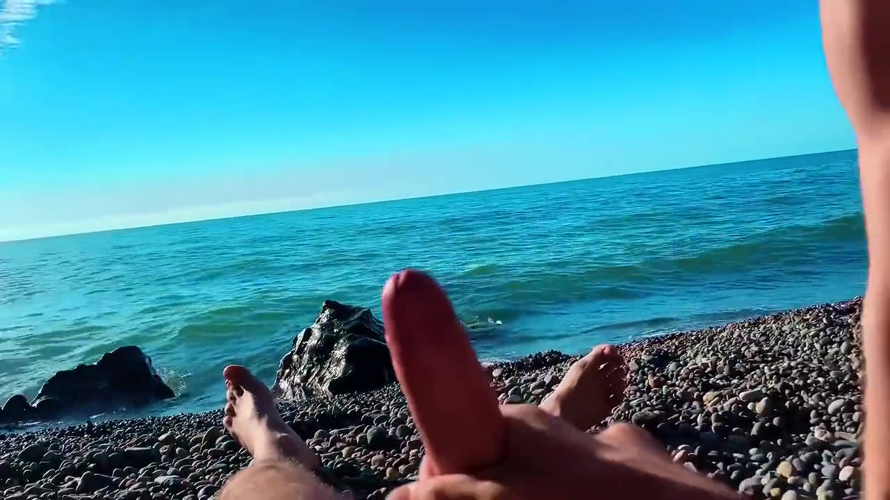 Toshii Tvink Otsosal Neznakomcu Na Plyazhe Drochashemu Na Nego