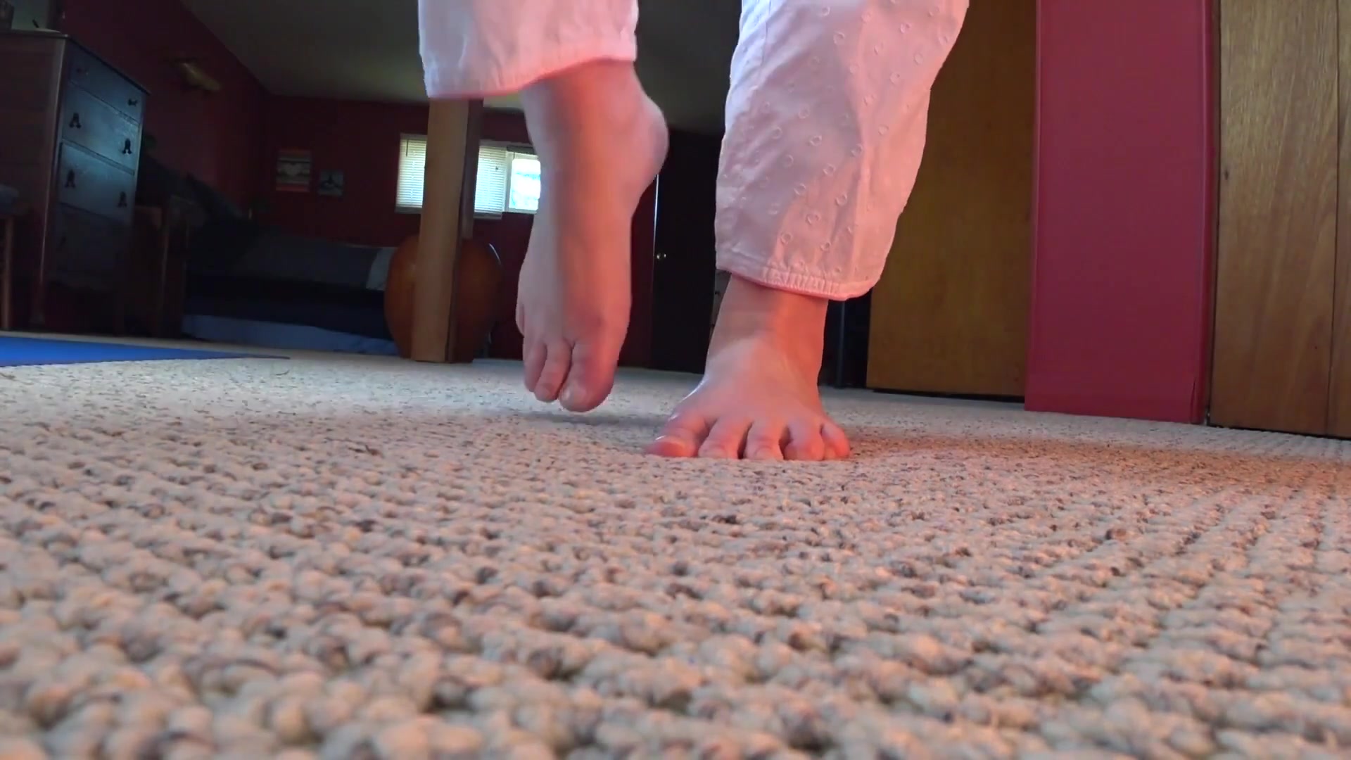 Sensual Bare Foot Worship - CougarBabeJolee