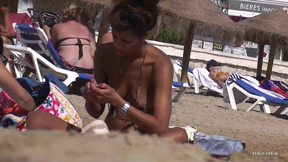 Brown nipples - BeachJerk