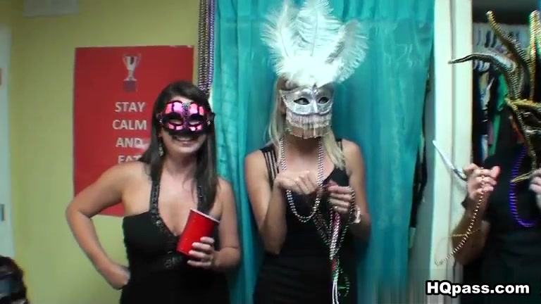 DareDorm : Masquerade ball
