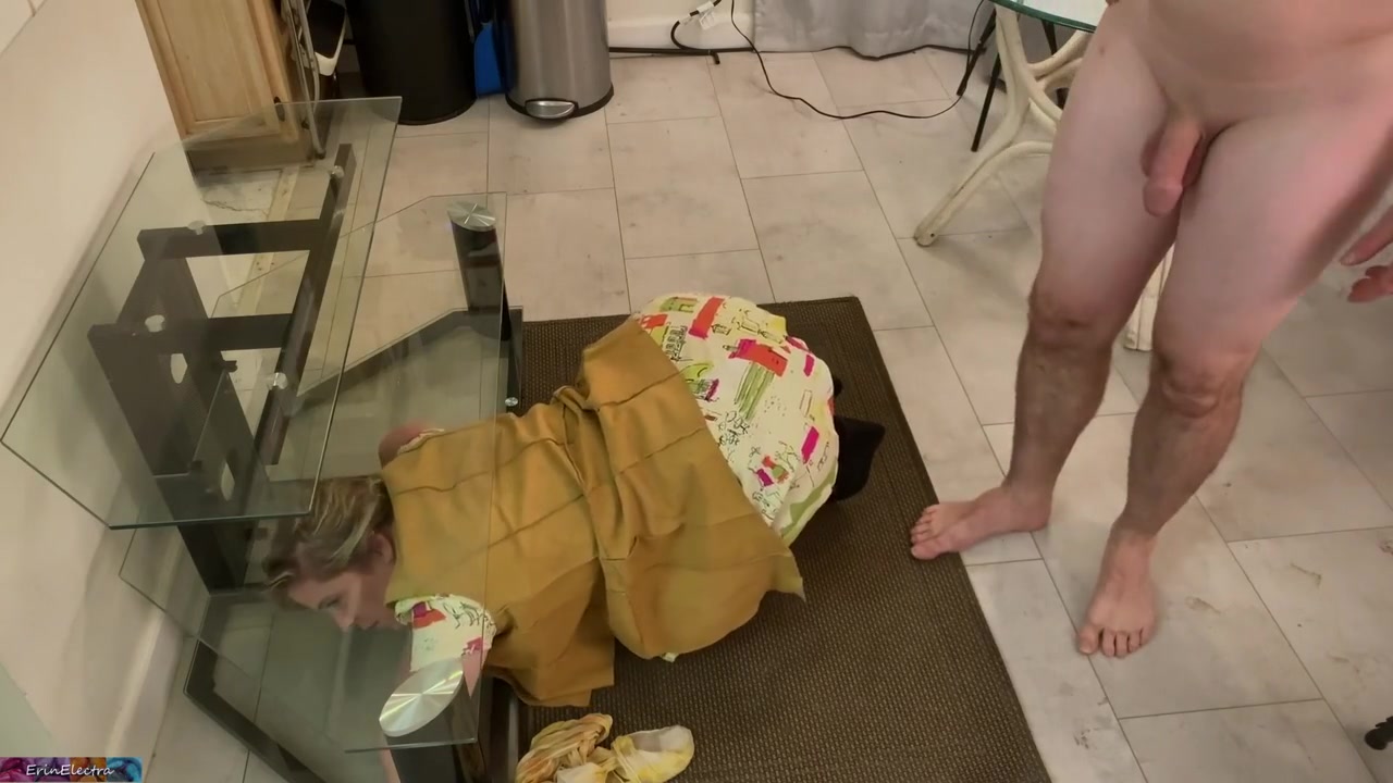 Stepmom Gets Stuck And Fucked In The Ass - Matthias Christ And Erin Electra