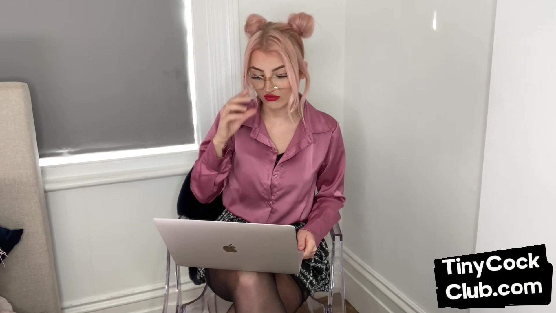 SPH amateur doll humiliates small cocks in solo video