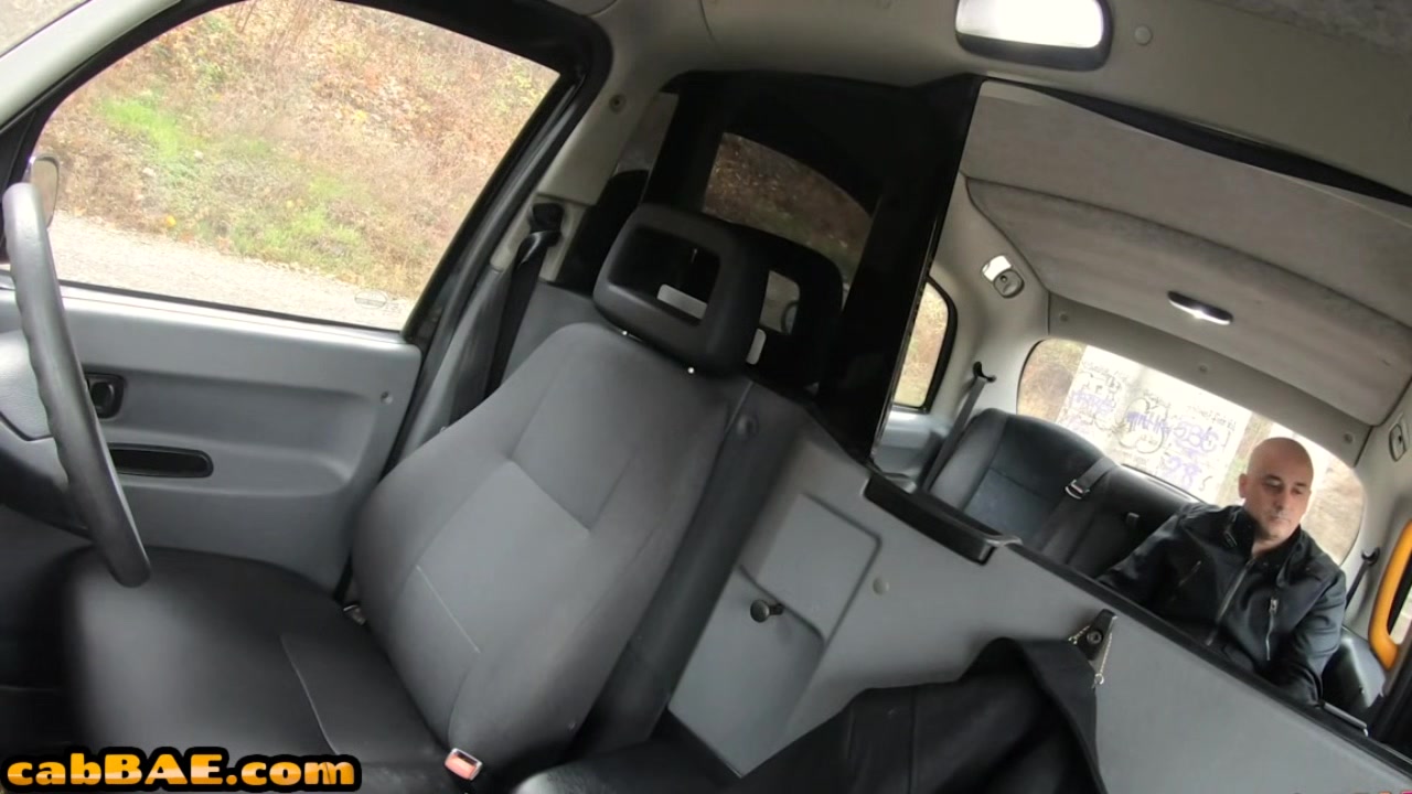 Roundass euro cabbie pounded in spoon and cowgirl after bj
