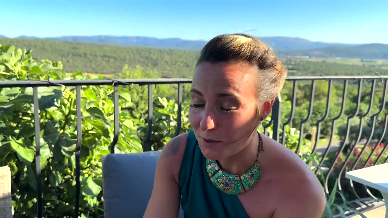 Amanda really likes our Apollo... - Jacquie et Michel TV