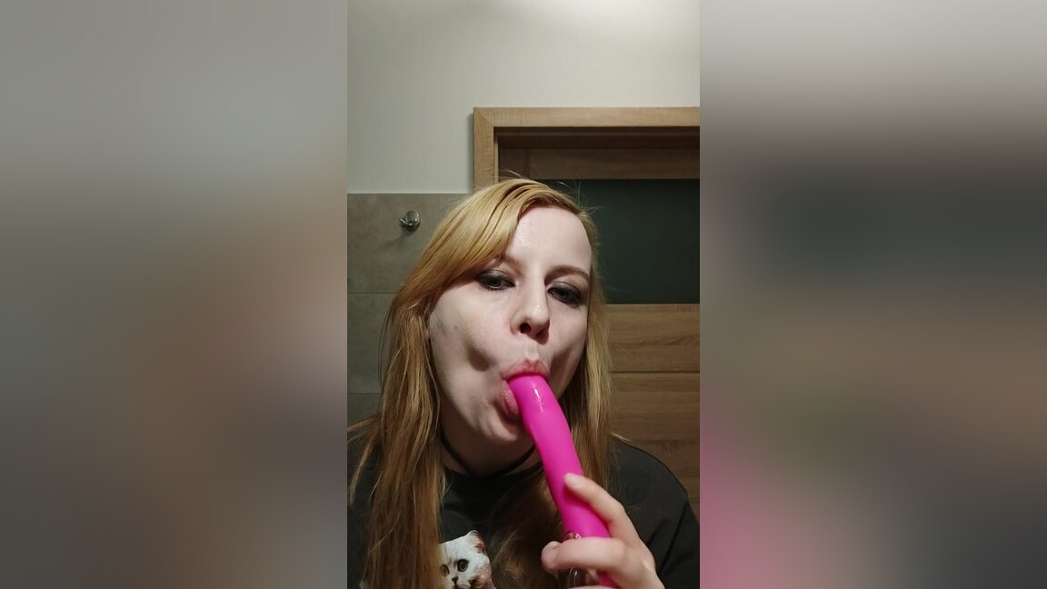 Saliva And Mouth Play - Kinky Amy