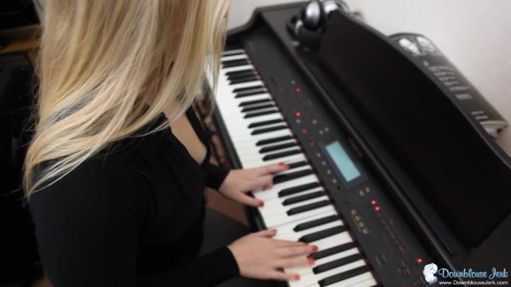 Toni Lou in Musical Tease - DownblouseJerk