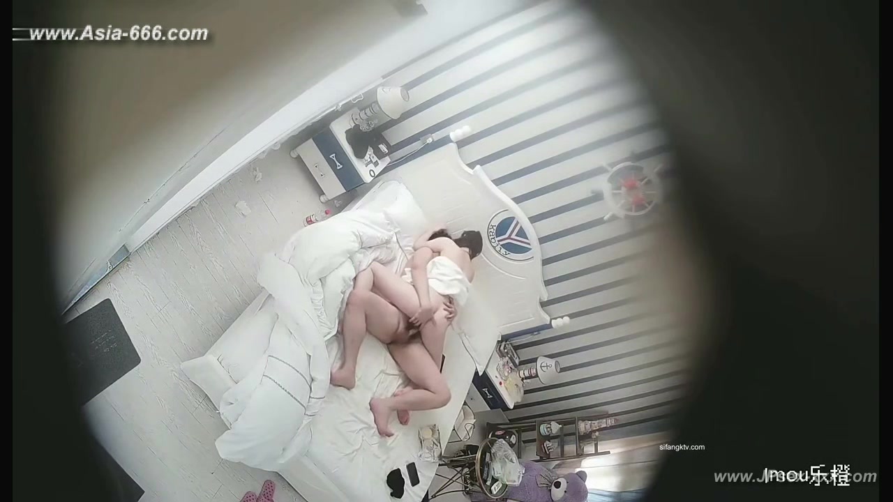 Hackers use the camera to remote monitoring of a lover's home life.639