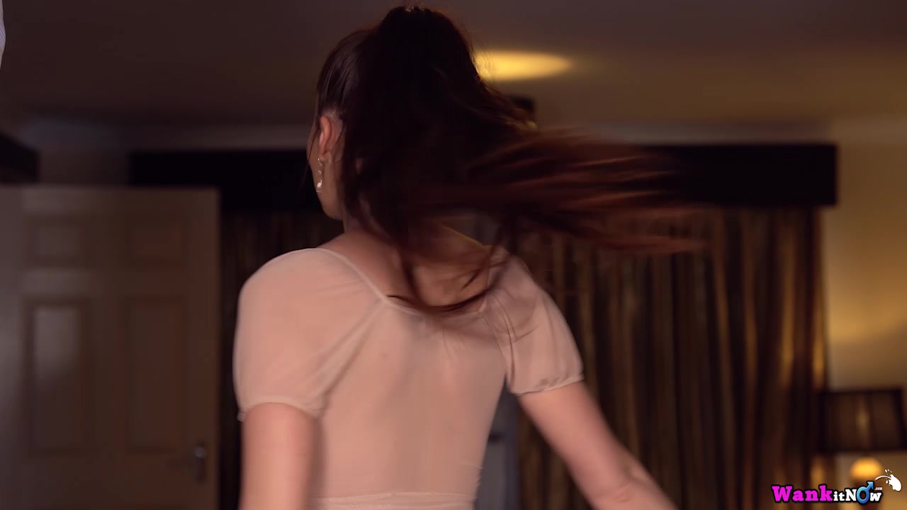 Sophia Smith - No Looking - Sexy Videos - WankitNow