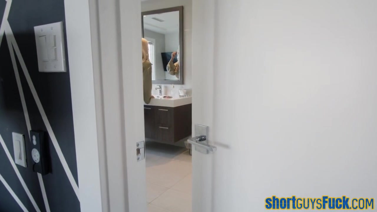 Short guy pussyramming bimbo realtor