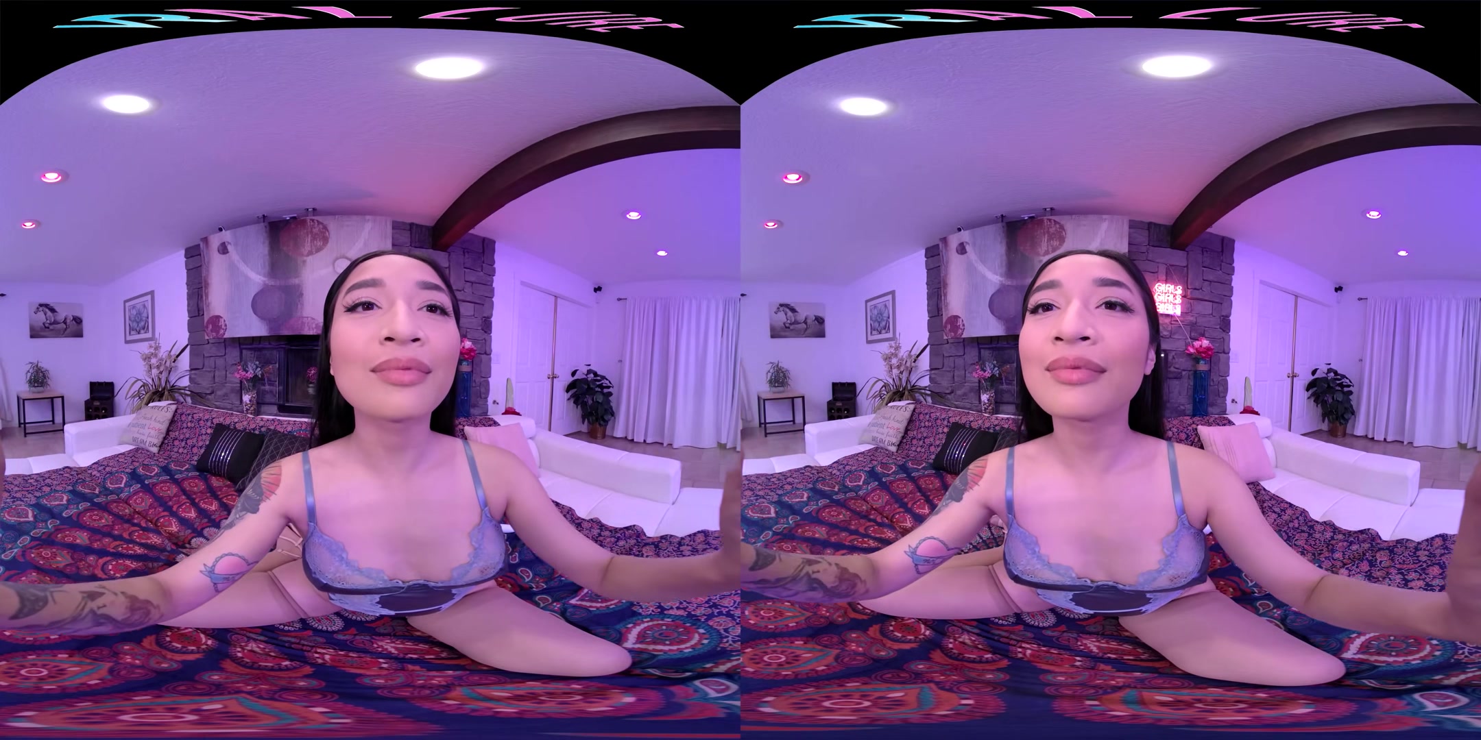 Avery Loves Neon - VRAllure