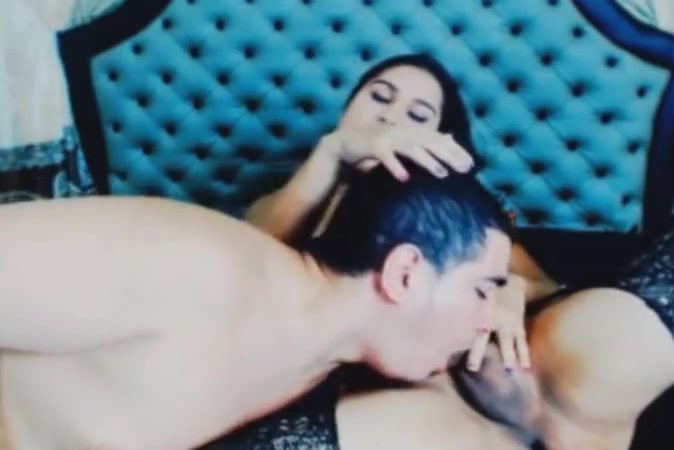 Couple shemale love to fucked and suck cock