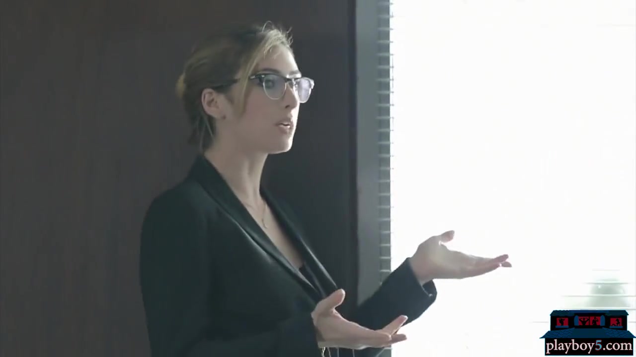 Milf Hotel Manager Fucks The Gardener In Her Office