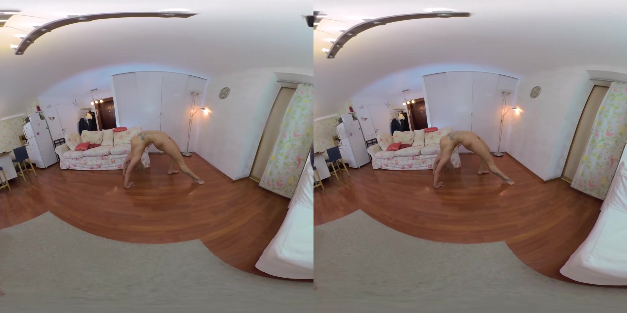 Hot Muscule Flexy Blonde Milf Lulu Electra Does Gymnastics - Flexible Limber Nude Stretches Naked Yoga