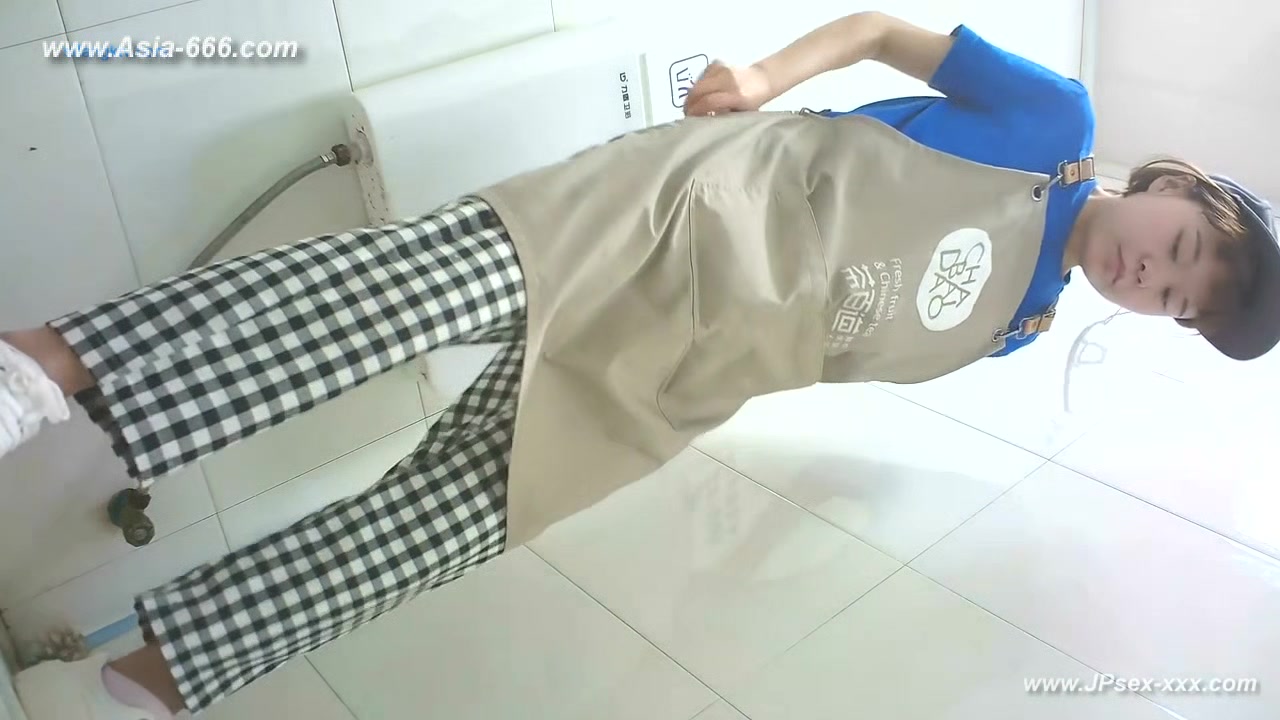 chinese girls go to toilet.***