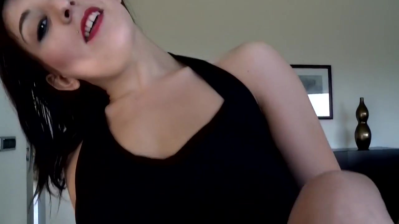 A Milf With Brown Hair Gets Her Pussy Stuffed With Lilou Sou