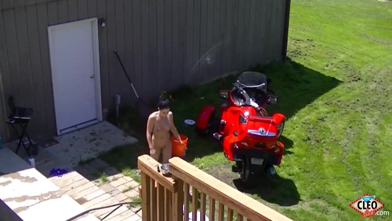 Neighbor Masturbates In The Back Yard For A Hot Cam Show! With Its Cleo