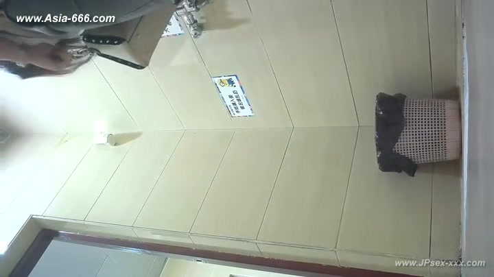 chinese girls go to toilet.107