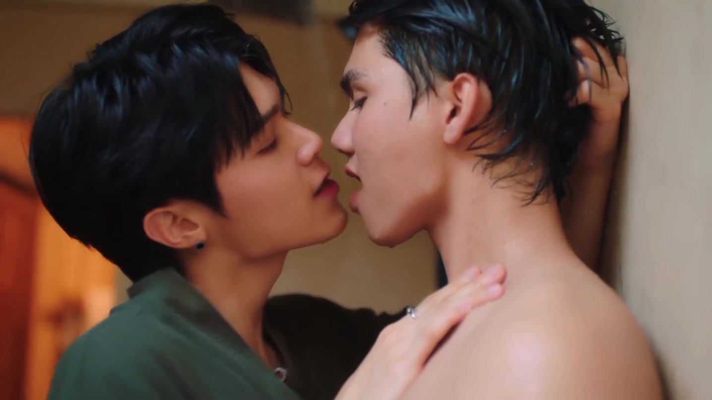 Mut E Tangrak, Hot - Love Sea The Series