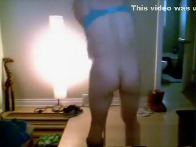 attractive teen 18+ shemale On cam