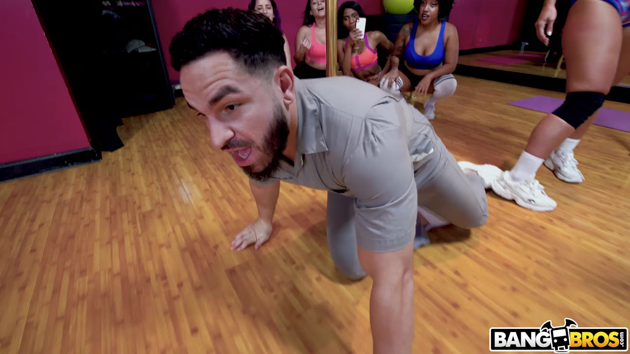 Kelsi Twerks On A Cock - AssParade