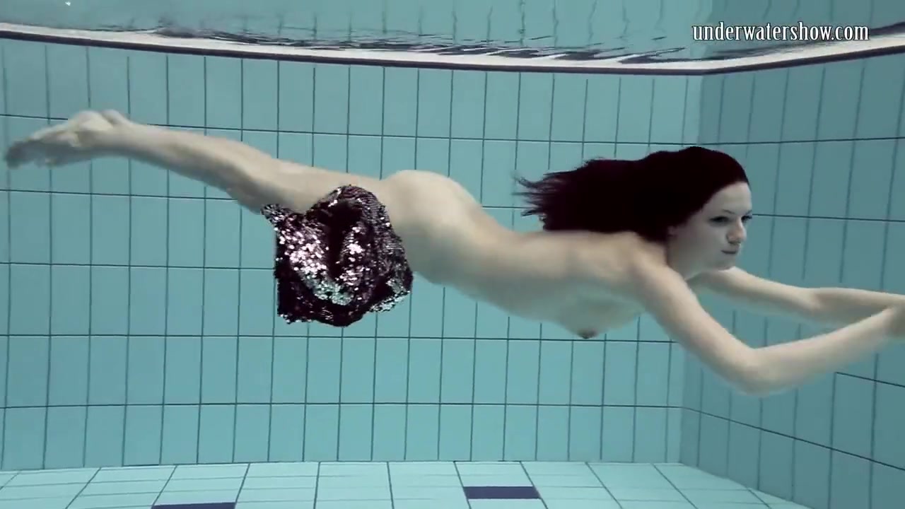 Loris Licicia Bouncing Her Tits Underwater